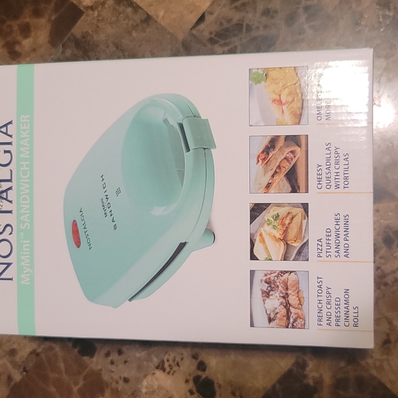 Nostalgia mint Mini Sandwich Maker - Picture 3 of 5